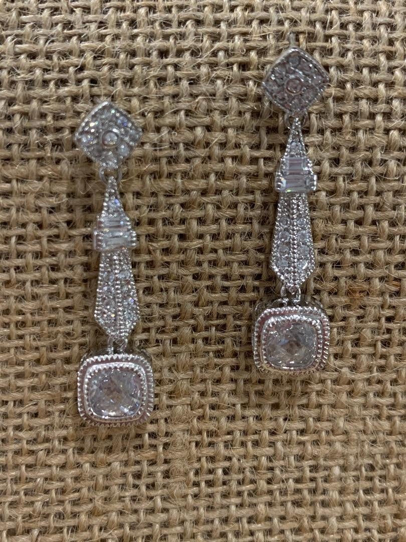 PAVE DANGLE W/ SQUARE STONE