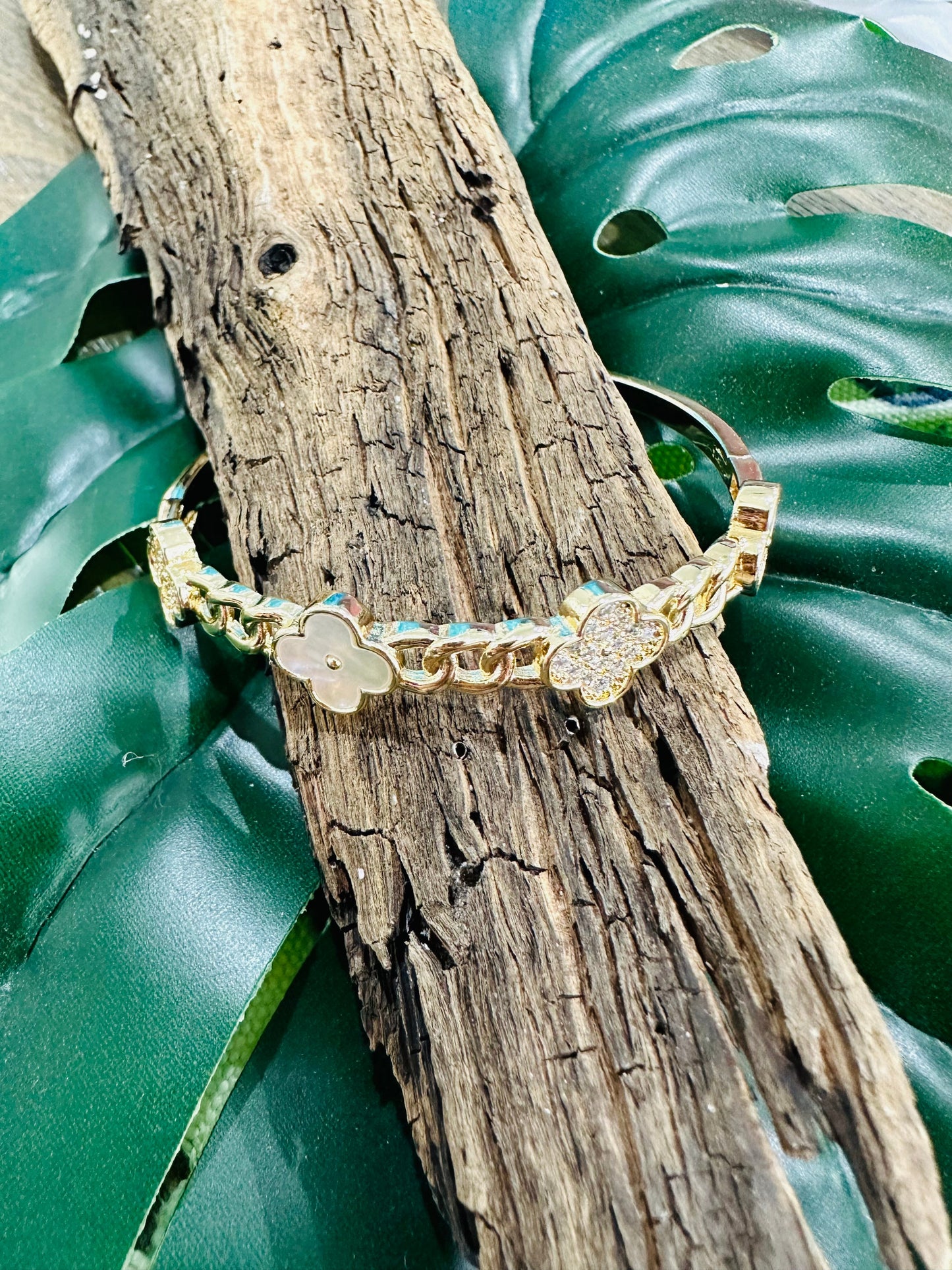 Clover Link Bangle