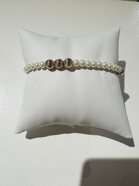 Pearl stretch bracelet