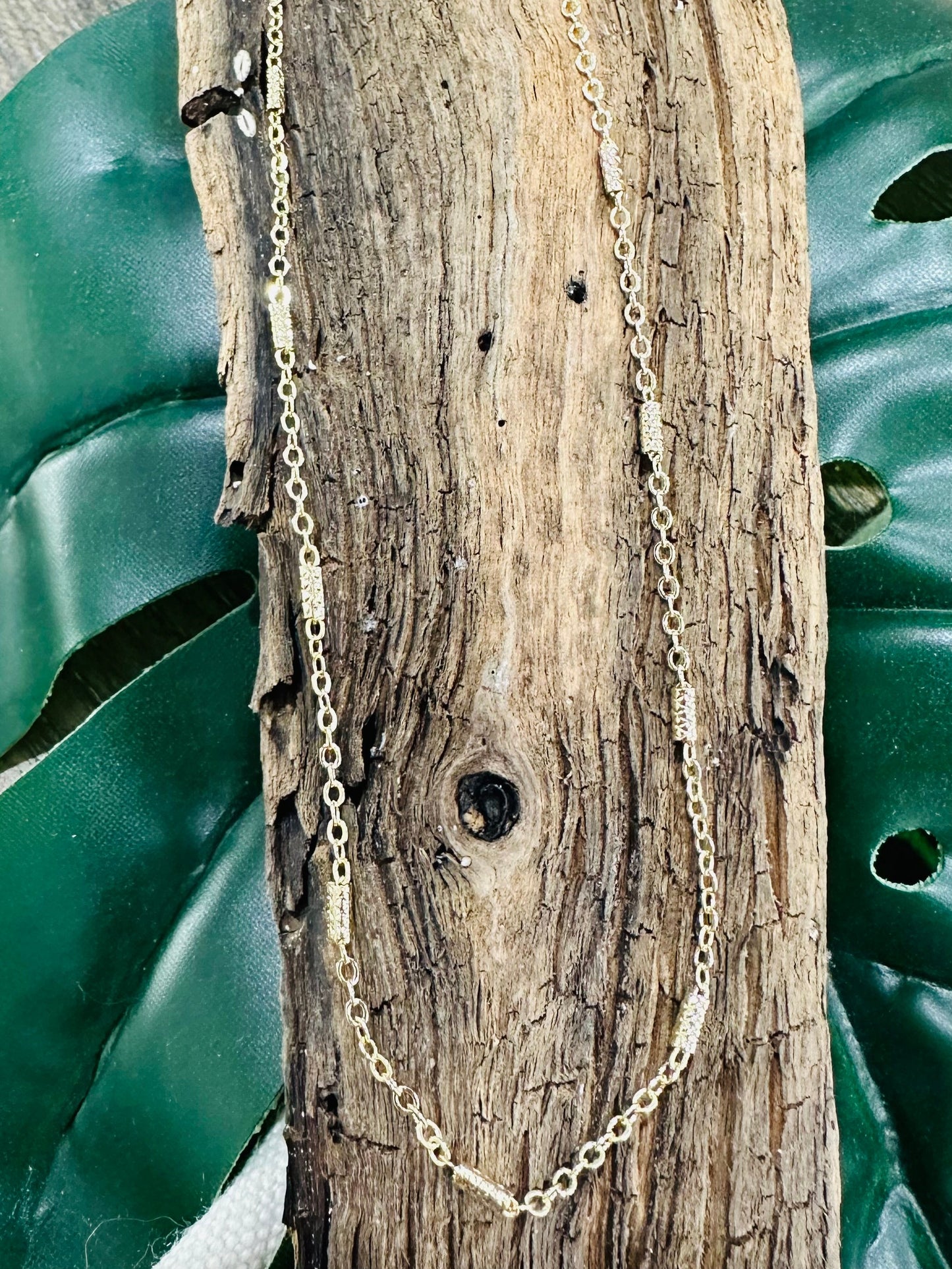 Delicate layering chain