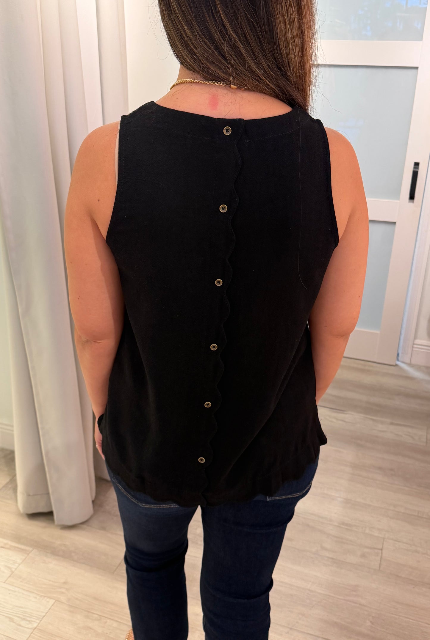 Button Back Scallop Linen Tank