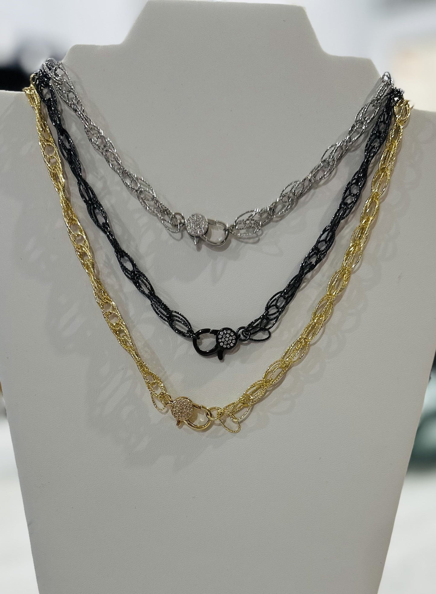 Diamond cut link chain