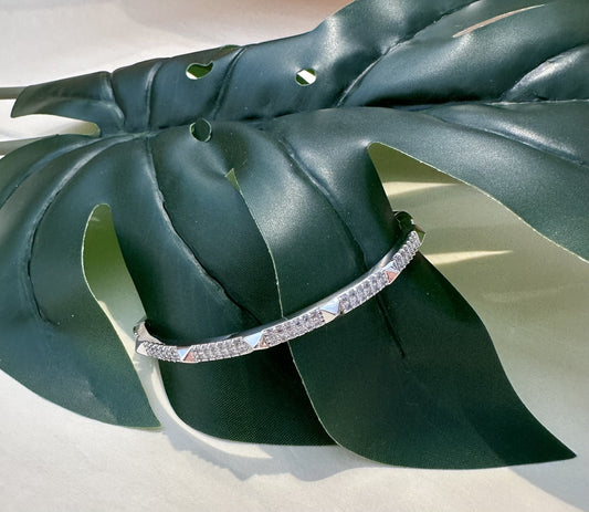 Reversible pave cuff