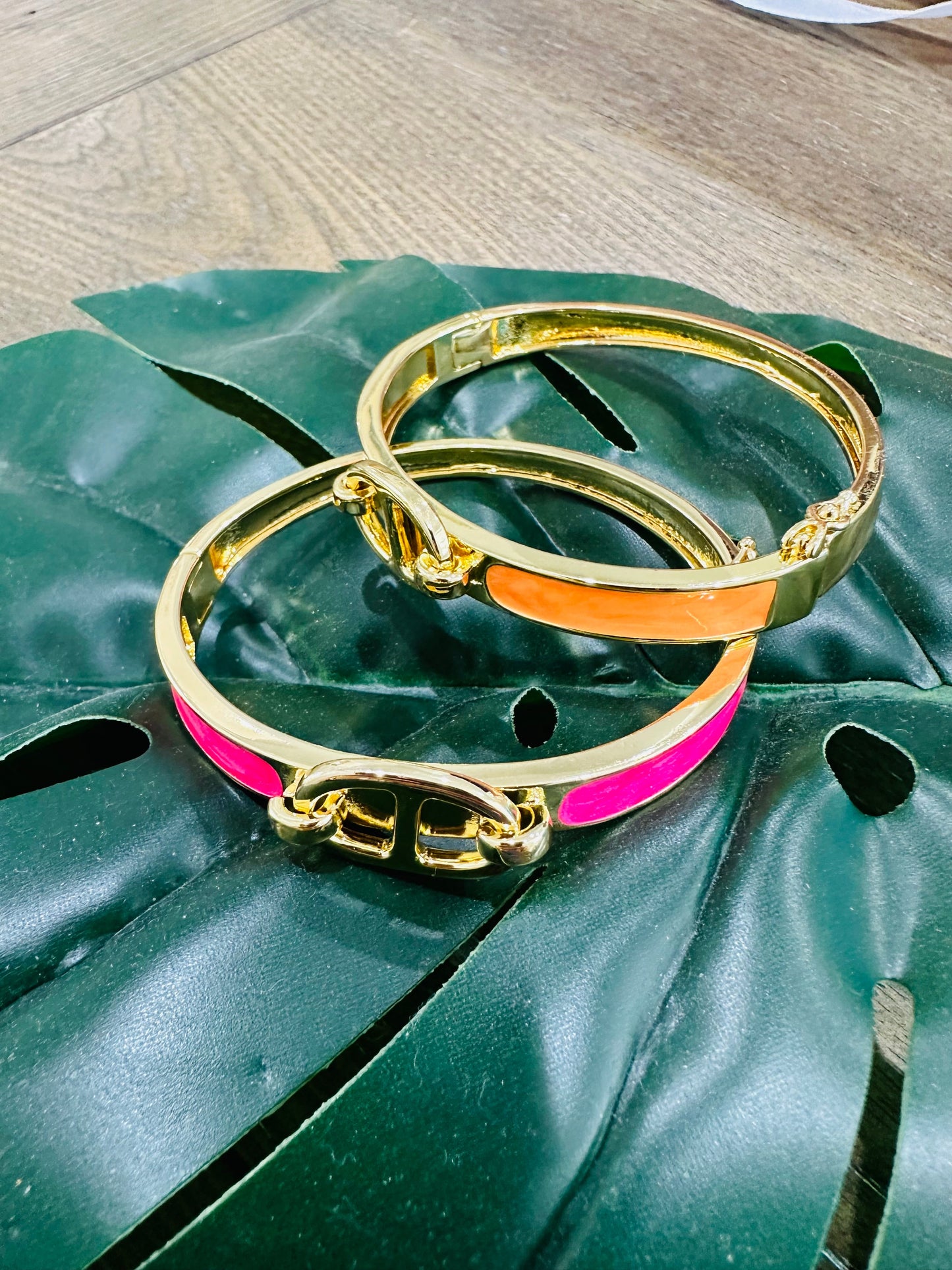 Enamel buckle bangle